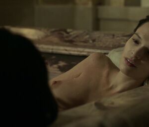 Anna Brewster - Versailles s02e01 (2017)