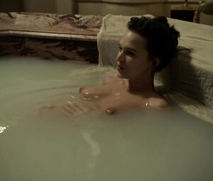 Anna Brewster - Versailles s02e01 (2017)