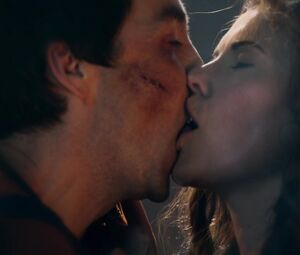 Lucy Lawless, Jaime Murray - Spartacus. Gods of the Arena s01e02 (2011)