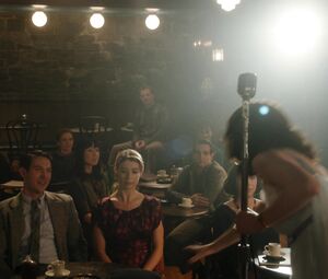 Rachel Brosnahan, Kyla Walker - The Marvelous Mrs Maisel (2017) s01e01