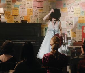 Rachel Brosnahan, Kyla Walker - The Marvelous Mrs Maisel (2017) s01e01