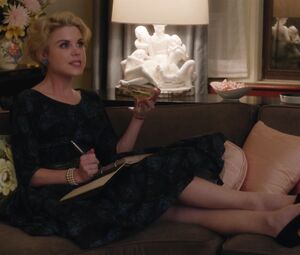 Rachel Brosnahan, Kyla Walker - The Marvelous Mrs Maisel (2017) s01e01