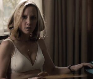 Emily Blunt, Anne Heche - Arthur Newman (2012)