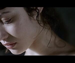 Olga Kurylenko - L'Annulaire (2005)