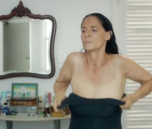 Barbara Colen and Sonia Braga - Aquarius (2016)
