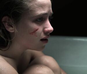 Lilly-Fleur Pointeaux & Gala Besson - Horsehead (2014)