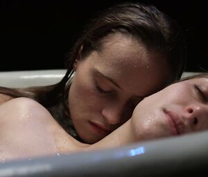 Lilly-Fleur Pointeaux & Gala Besson - Horsehead (2014)