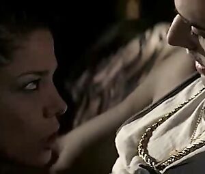 Juana Acosta, Maria Reyes Arias - A golpes  (2005)