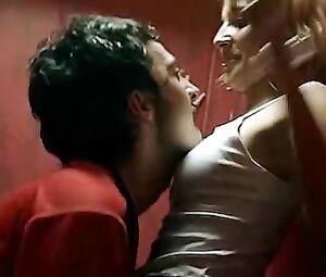 Juana Acosta, Maria Reyes Arias - A golpes  (2005)