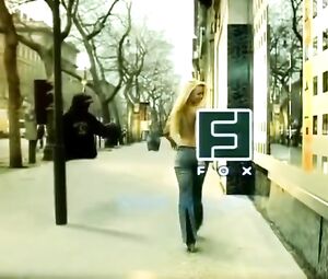 Fashion victims find the perfect body (2003)