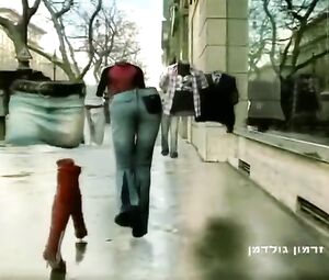 Fashion victims find the perfect body (2003)