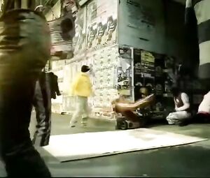 Fashion victims find the perfect body (2003)