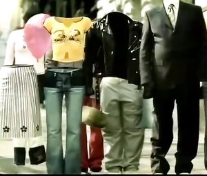 Fashion victims find the perfect body (2003)