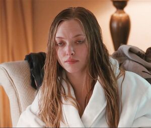 Amanda Seyfried & Julianne Moore - Chloe (2009)