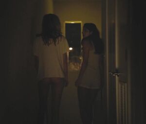 Aislinn Derbez, Erica Silverman nude - Easy S01E04 (2016)
