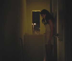 Aislinn Derbez, Erica Silverman nude - Easy S01E04 (2016)