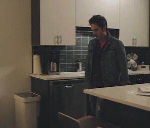 Aislinn Derbez, Erica Silverman nude - Easy S01E04 (2016)
