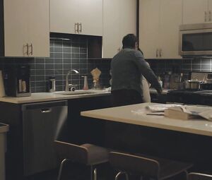 Aislinn Derbez, Erica Silverman nude - Easy S01E04 (2016)