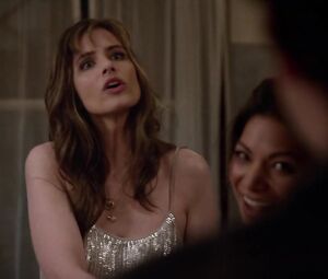 Amanda Peet, Melanie Lynskey ‘Togetherness S2E2 (2016)’ HD 720 (Sex, Tits)