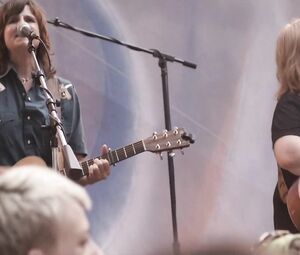 Amy Landecker, Gaby Hoffmann - Transparent S02E07-10 (2015) HD 720 (Nude, Bush)