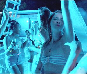 Carolyn Genzkow, Sina Tkotsch, Lynn Femme nude - Der Nachtmahr (2015)
