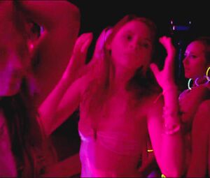 Carolyn Genzkow, Sina Tkotsch, Lynn Femme nude - Der Nachtmahr (2015)