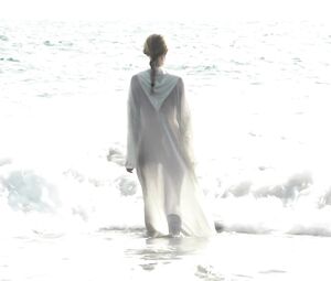 Ingrid Garcia Jonsson, Juana Acosta nude - Acantilado (2016)