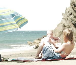 Ingrid Garcia Jonsson, Juana Acosta nude - Acantilado (2016)