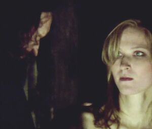 Jana Pallaske, Saskia Valencia nude - Kopf oder Zahl (2009)