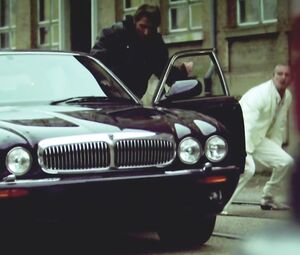 Jana Pallaske, Saskia Valencia nude - Kopf oder Zahl (2009)