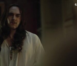 Noemie Schmidt, Maddison Jaizani nude - Versailles S01E04 (2015)