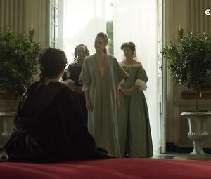Noemie Schmidt, Maddison Jaizani nude - Versailles S01E04 (2015)