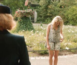 Tanja Wedhorn, Gaby Dohm nude - Marie rรคumt auf (2016)โ