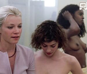 Jaclyn DeSantis & Aliya Campbell naked actresses - Road Trip (2000)
