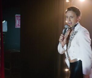 Geena Davis nude - Glow s03e09 (2019)