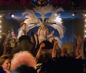 Geena Davis nude - Glow s03e09 (2019)