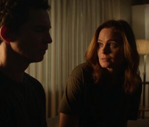 Leila George, Emily Deschanel nude - Animal Kingdom s04e07 (2019)