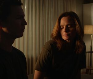 Leila George, Emily Deschanel nude - Animal Kingdom s04e07 (2019)
