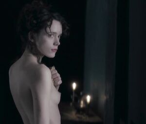 Stacy Martin nude - Dernier amour (2019)