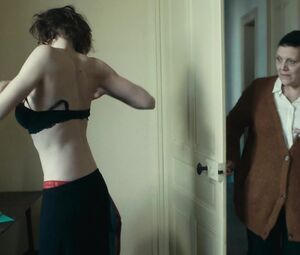 Julie Moulier nude - Nos vies formidables (2019)