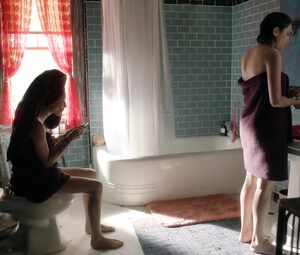 Mishel Prada, Maria-Elena Laas nude - Vida s02e02 (2019)