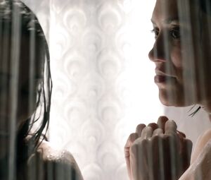 Mishel Prada, Maria-Elena Laas nude - Vida s02e02 (2019)