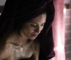 Mishel Prada, Maria-Elena Laas nude - Vida s02e02 (2019)