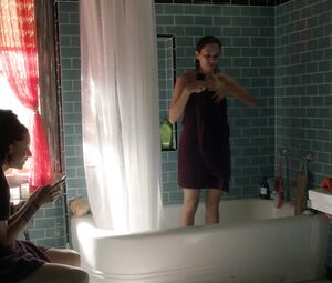 Mishel Prada, Maria-Elena Laas nude - Vida s02e02 (2019)