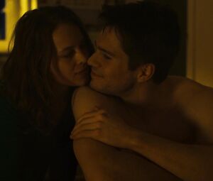 Paula Beer nude - Le chant du loup (2019)