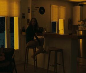 Paula Beer nude - Le chant du loup (2019)