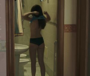 Viviana Aprea nude - La paranza dei bambini (2019)