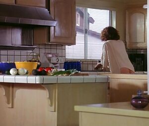 Bush scene with Sexy Julianne Moore - Short Cuts (1993)