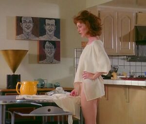 Bush scene with Sexy Julianne Moore - Short Cuts (1993)