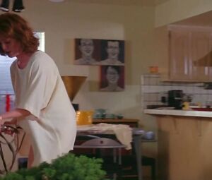 Bush scene with Sexy Julianne Moore - Short Cuts (1993)